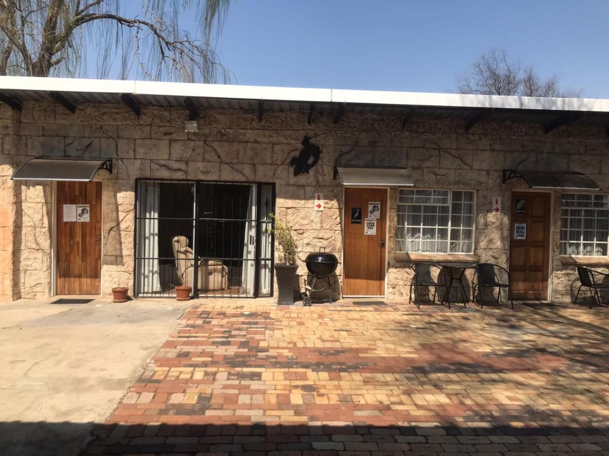 Serenity Guesthouse Klerksdorp Dış mekan fotoğraf