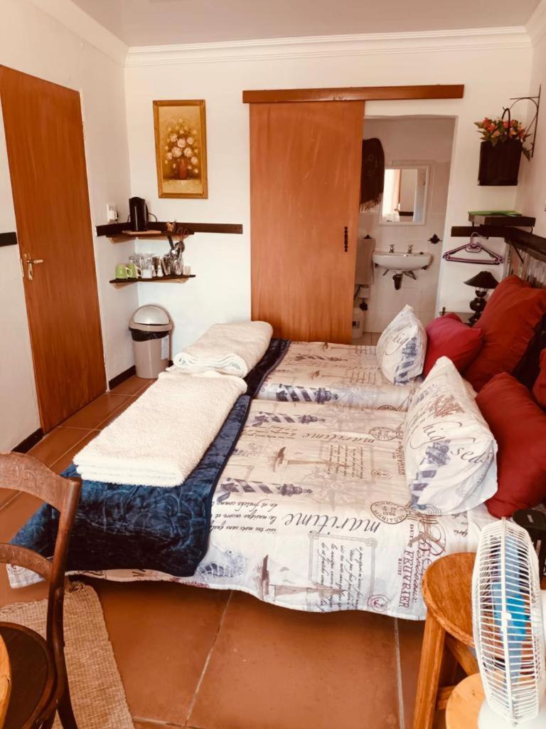 Serenity Guesthouse Klerksdorp Dış mekan fotoğraf