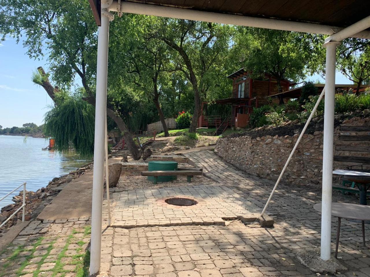 Serenity Guesthouse Klerksdorp Dış mekan fotoğraf