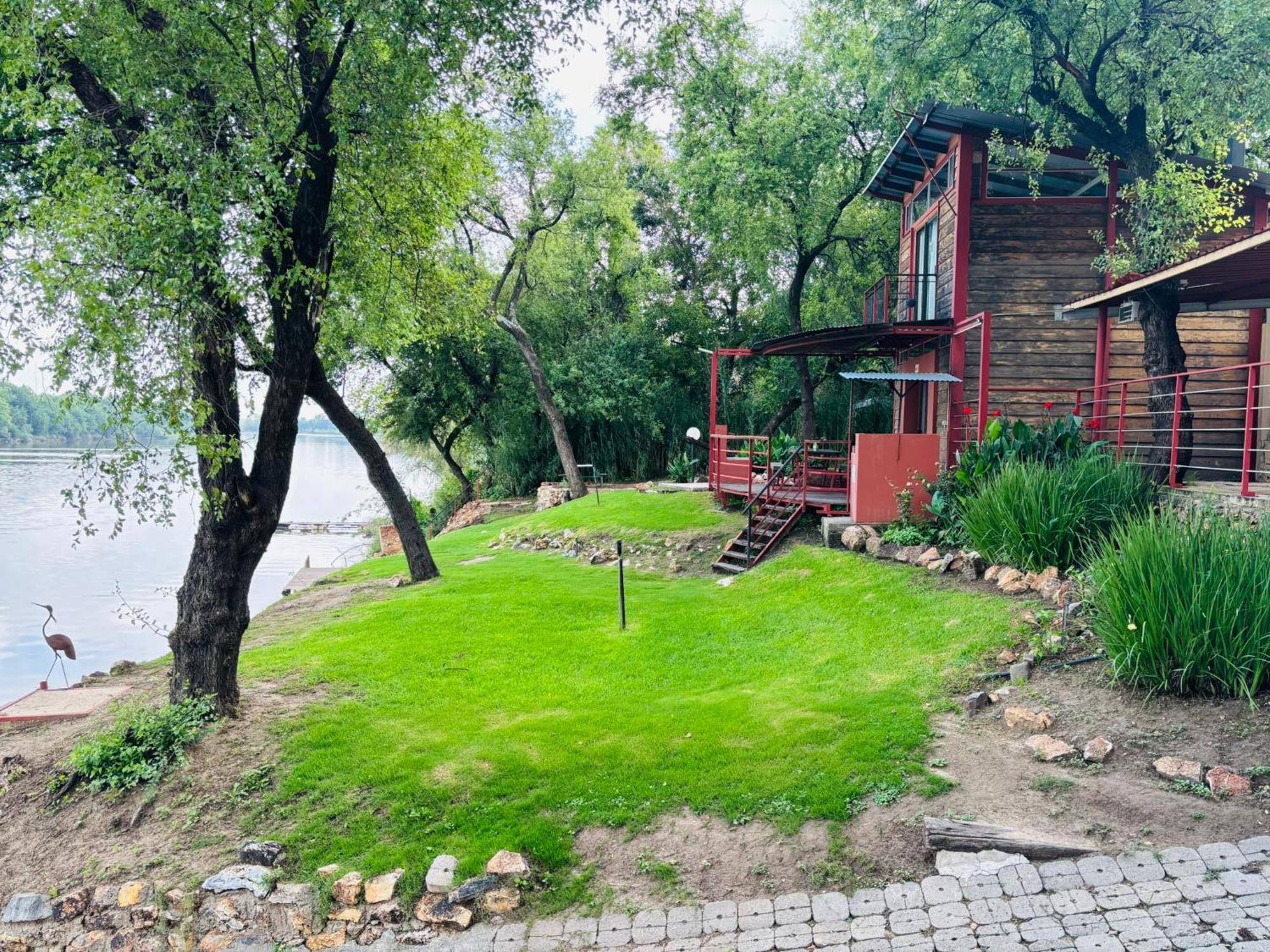 Serenity Guesthouse Klerksdorp Dış mekan fotoğraf