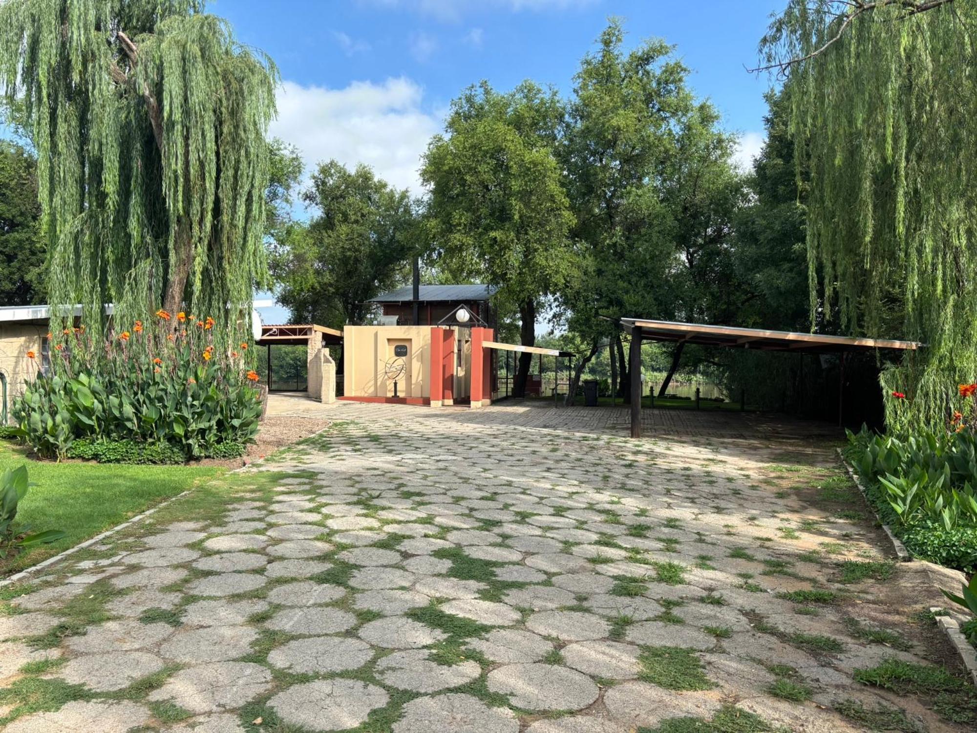 Serenity Guesthouse Klerksdorp Dış mekan fotoğraf