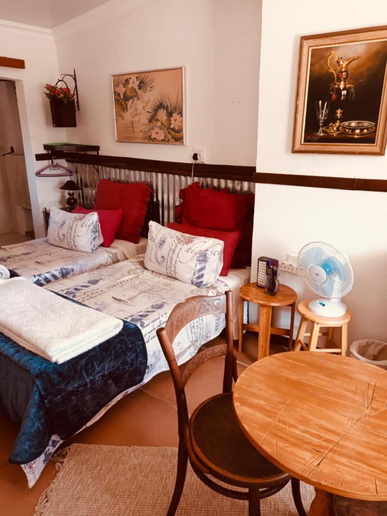 Serenity Guesthouse Klerksdorp Dış mekan fotoğraf