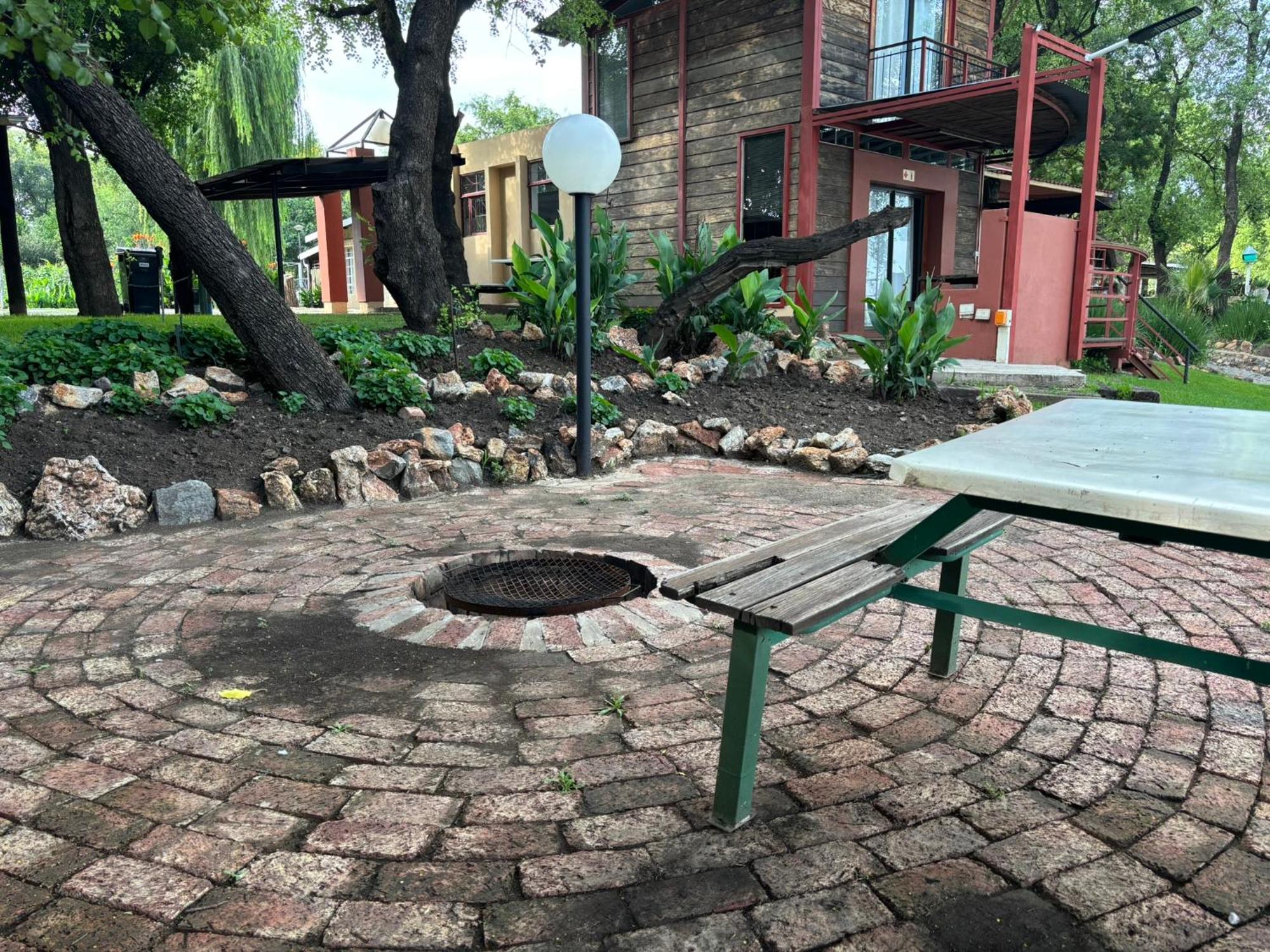 Serenity Guesthouse Klerksdorp Dış mekan fotoğraf