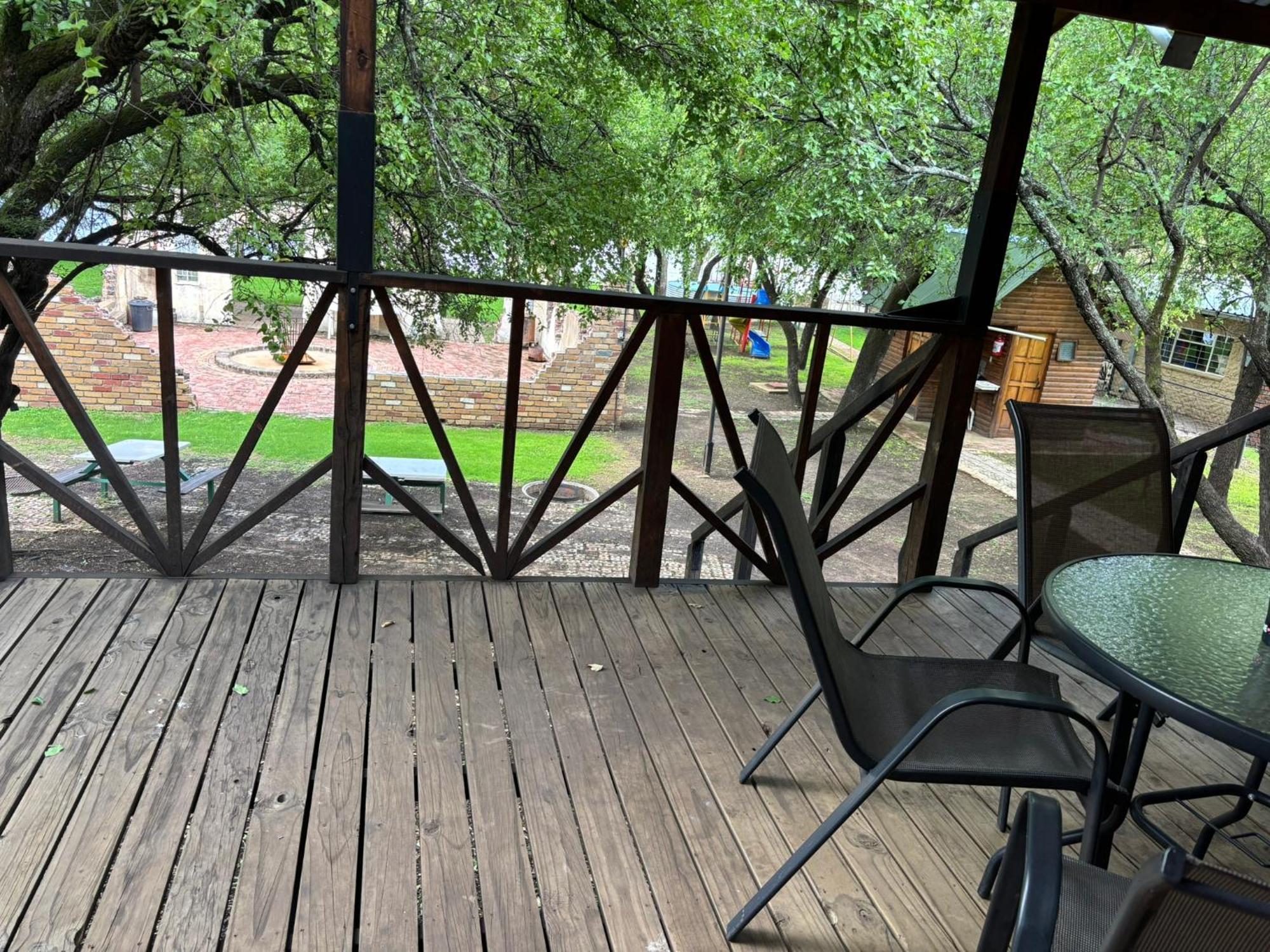 Serenity Guesthouse Klerksdorp Dış mekan fotoğraf