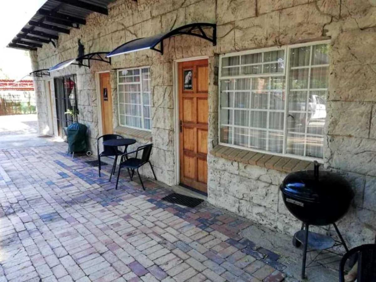 Serenity Guesthouse Klerksdorp Dış mekan fotoğraf